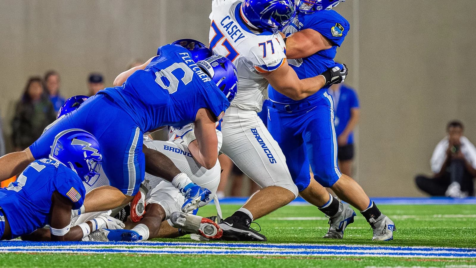 Boise State runs the ball against Air Force in 2025.