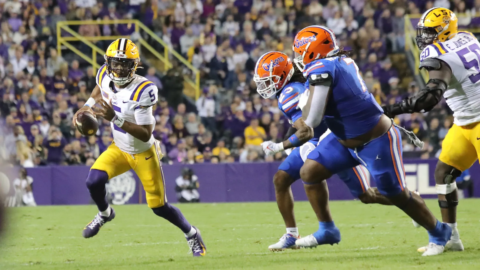 Florida defenders pursue an LSU ball carrier at Tiger Stadium in 2023.